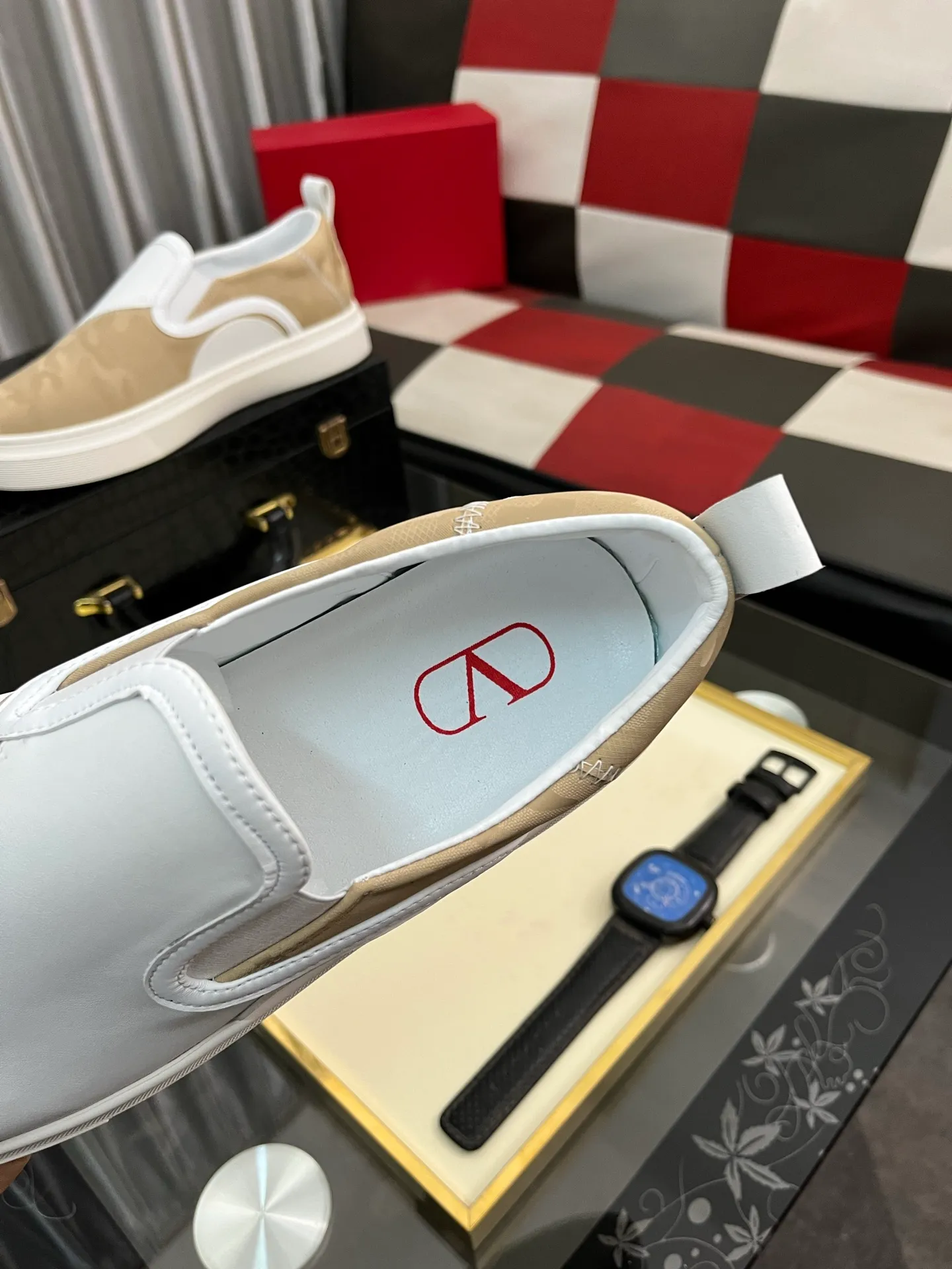 Men's shoes 💰420⌚️⌚️ VALENTINO Valentino's 2024 SS spring and summer new hot casual sports shoes, imported elastic fabric upper ➕The heel is Warren's exclusive rivet shape. The whole is very representative, the combination outsole is really easy to wear and very comfortable on the foot~, classic, comfortable and versatile! Size: 38-443️⃣Colors available